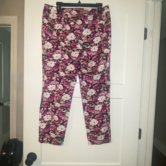 NWOT WHBM WHITE HOUSE BLACK MARKET FLORAL SLIM ANKLE PANTS SIZE 8r - Picture 3 of 4
